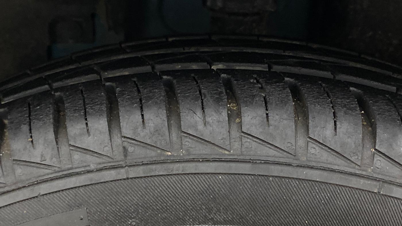 2023 Renault Kwid RXT 1.0 AMT, Petrol, Automatic, 7,014 km, Left Front Tyre Tread