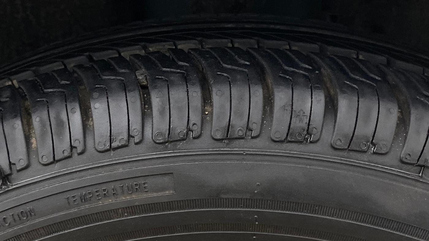2023 Renault Kwid RXT 1.0 AMT, Petrol, Automatic, 7,014 km, Right Front Tyre Tread