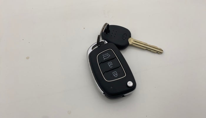 2023 Hyundai VENUE S 1.2, Petrol, Manual, 26,525 km, Key Close Up