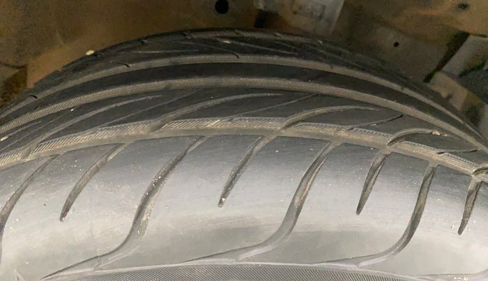 2012 Maruti Swift Dzire VDI, Diesel, Manual, 1,10,904 km, Right Front Tyre Tread