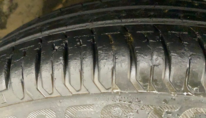 2017 Maruti Dzire LXI, Petrol, Manual, 22,148 km, Right Rear Tyre Tread