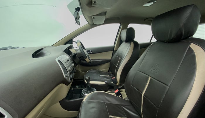 2011 Hyundai i20 MAGNA 1.2 VTVT, CNG, Manual, 59,218 km, Right Side Front Door Cabin