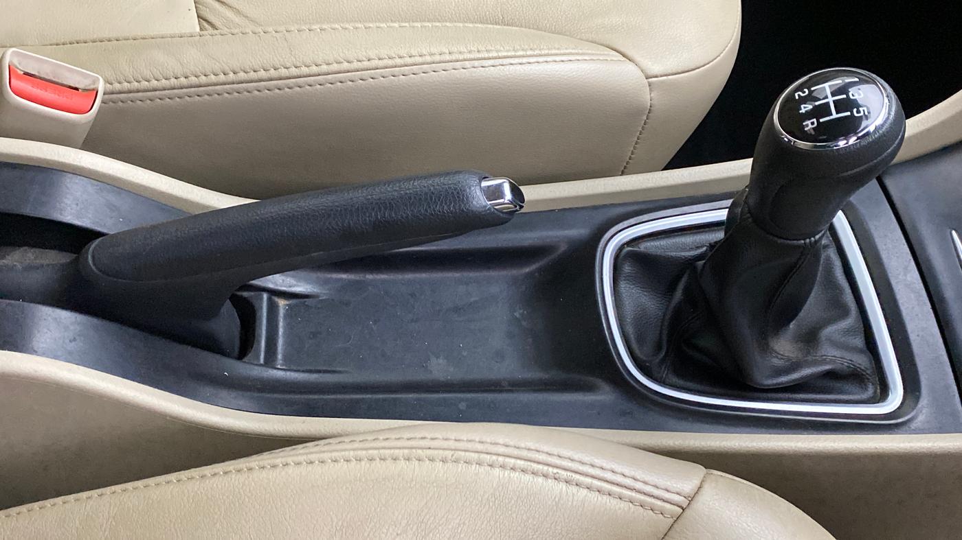 2019 Maruti Ciaz ALPHA 1.5 MT VTVT SHVS, Petrol, Manual, 39,980 km, Gear Lever