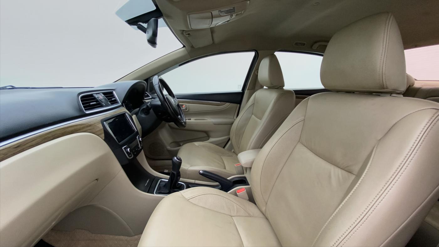 2019 Maruti Ciaz ALPHA 1.5 MT VTVT SHVS, Petrol, Manual, 39,980 km, Right Side Front Door Cabin