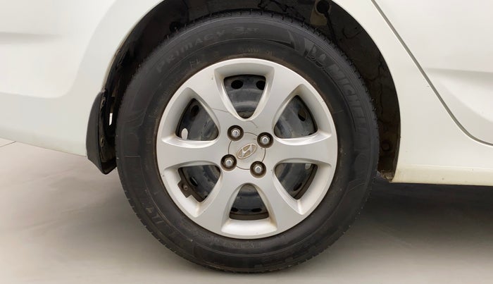 2011 Hyundai Verna FLUIDIC 1.6 CRDI EX, Diesel, Manual, 1,32,879 km, Right Rear Wheel