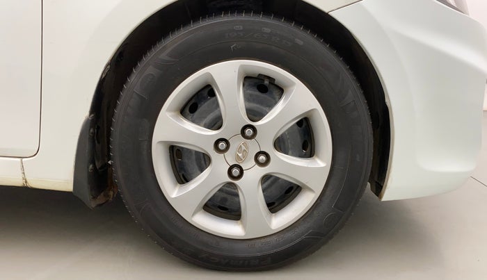 2011 Hyundai Verna FLUIDIC 1.6 CRDI EX, Diesel, Manual, 1,32,879 km, Right Front Wheel