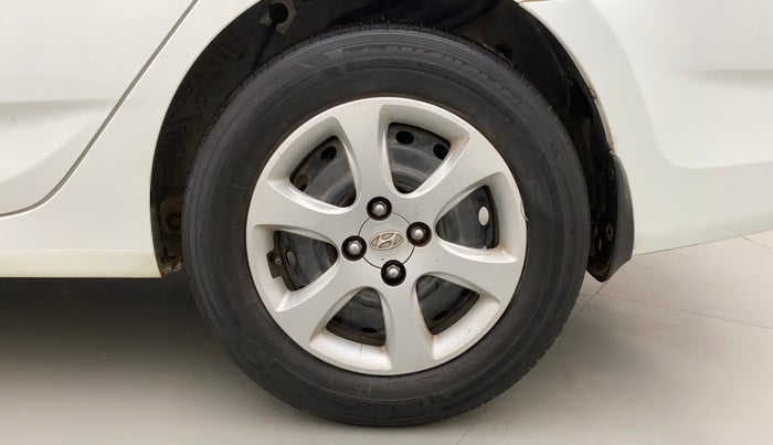 2011 Hyundai Verna FLUIDIC 1.6 CRDI EX, Diesel, Manual, 1,32,879 km, Left Rear Wheel