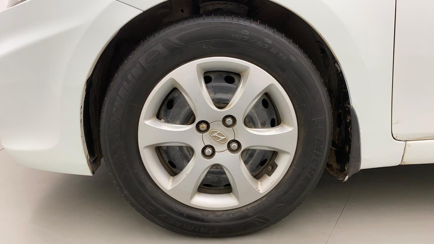2011 Hyundai Verna FLUIDIC 1.6 CRDI EX, Diesel, Manual, 1,32,879 km, Left Front Wheel