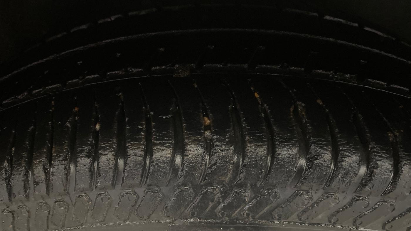 2016 Ford Ecosport TITANIUM 1.5L DIESEL, Diesel, Manual, 1,46,228 km, Right Rear Tyre Tread