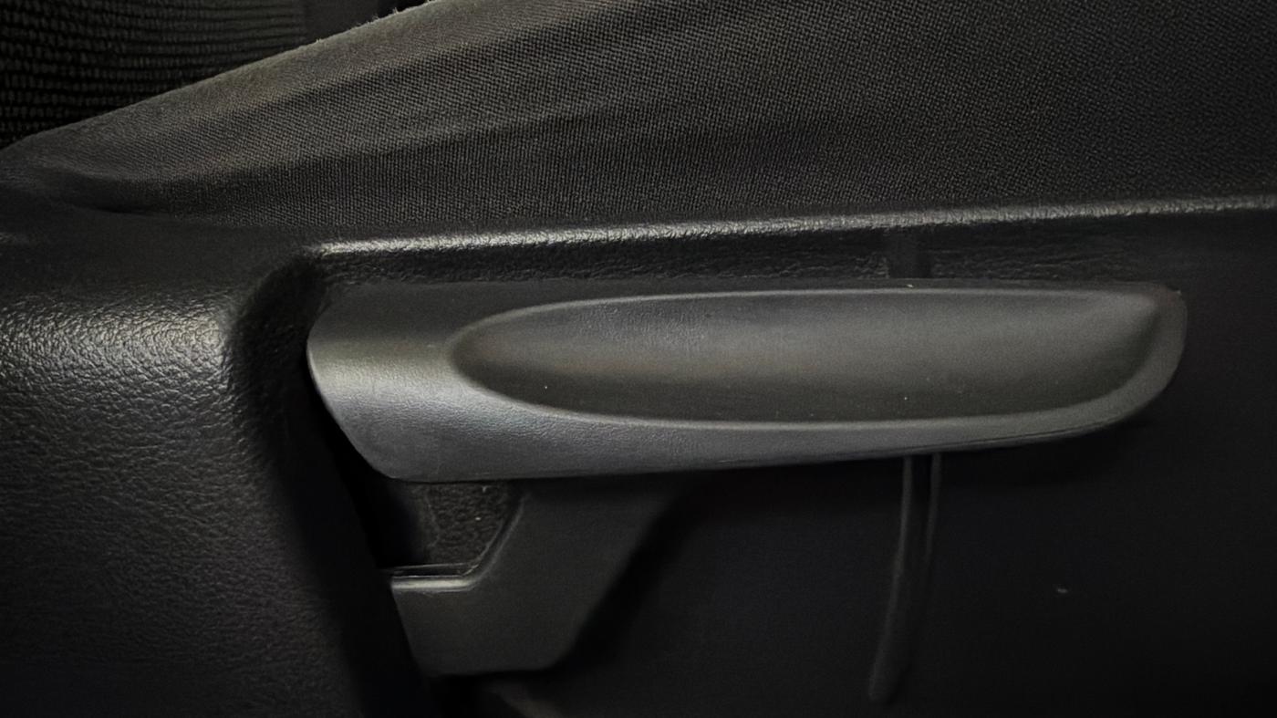 2015 Volkswagen Polo COMFORTLINE 1.2L, Petrol, Manual, 28,996 km, Driver Side Adjustment Panel
