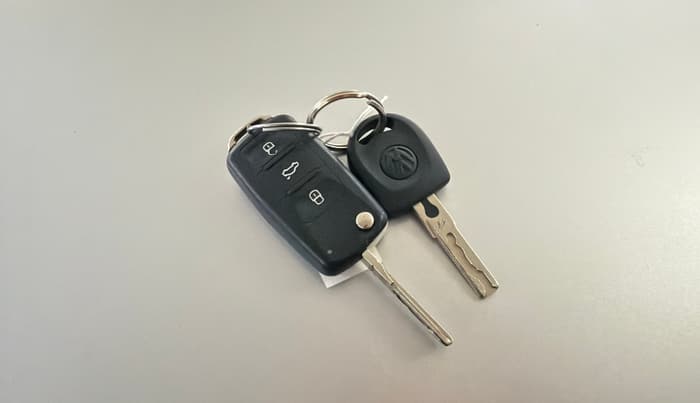 2015 Volkswagen Polo COMFORTLINE 1.2L, Petrol, Manual, 28,996 km, Key Close Up