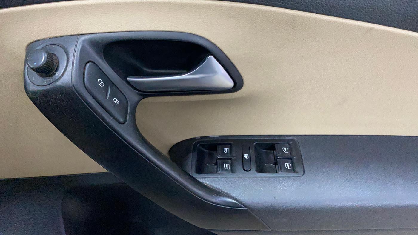 2017 Volkswagen Ameo COMFORTLINE 1.2L, CNG, Manual, 58,679 km, Driver Side Door Panels Control