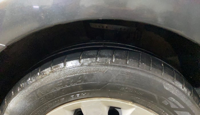2017 Volkswagen Ameo COMFORTLINE 1.2L, CNG, Manual, 58,679 km, Left Front Tyre Tread