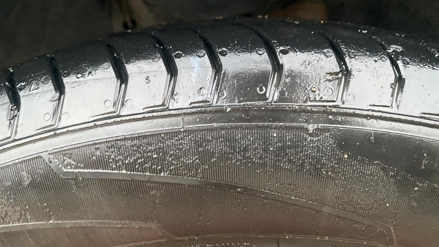 2022 Skoda KUSHAQ STYLE 1.0L TSI AT, Petrol, Automatic, 15,245 km, Right Front Tyre Tread