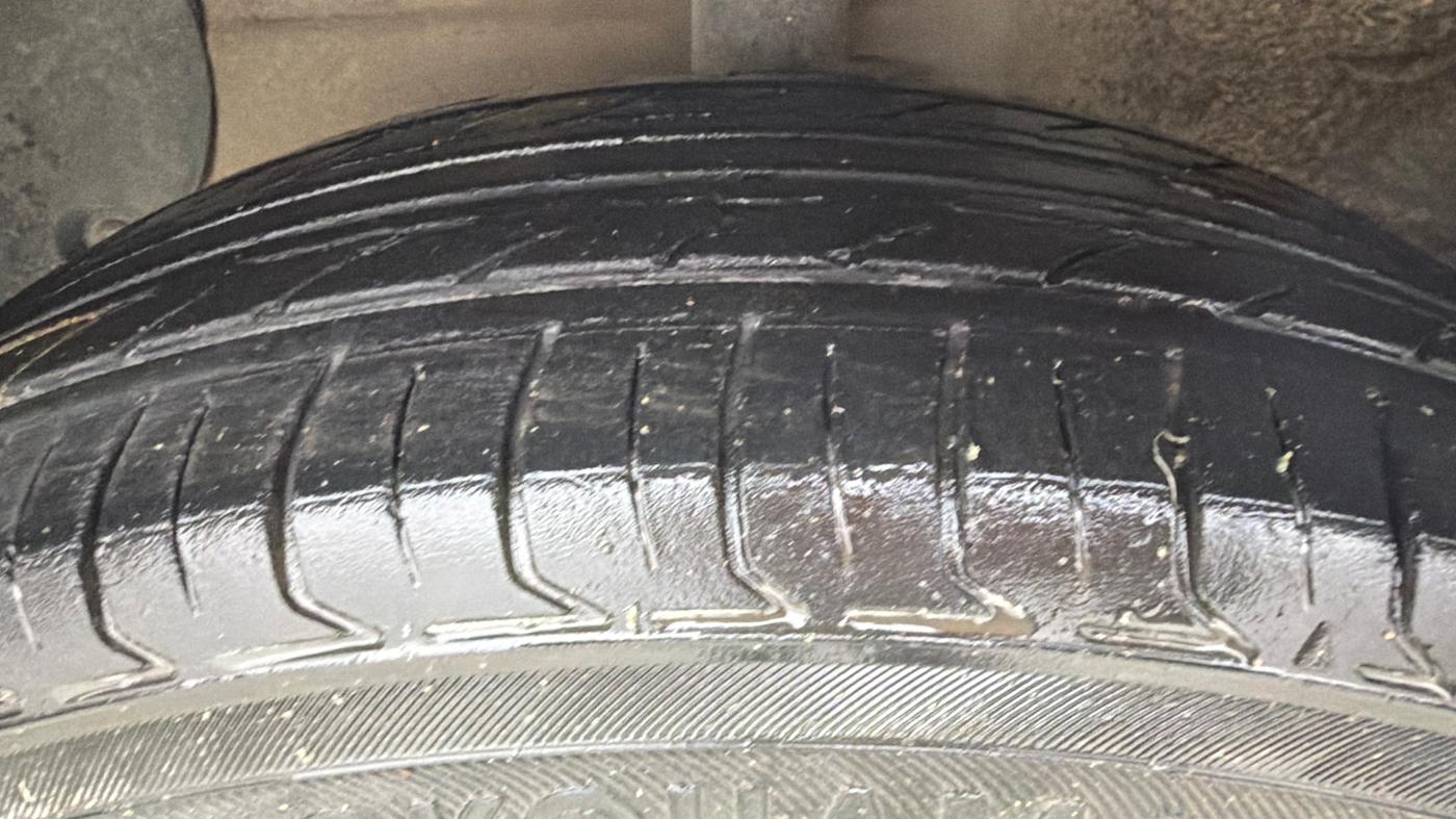 2017 Hyundai Grand i10 SPORTZ (O) 1.2 KAPPA VTVT, Petrol, Manual, 77,928 km, Left Front Tyre Tread
