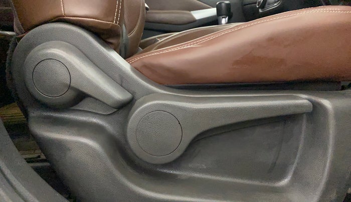 2019 Nissan Kicks XL 1.5, Petrol, Manual, 74,606 km, Driver Side Adjustment Panel