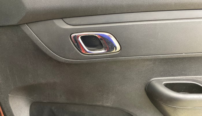 2018 Renault Kwid RXT 1.0 AMT (O), Petrol, Automatic, 9,917 km, Driver Side Door Panels Control