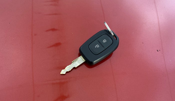 2018 Renault Kwid RXT 1.0 AMT (O), Petrol, Automatic, 9,917 km, Key Close Up