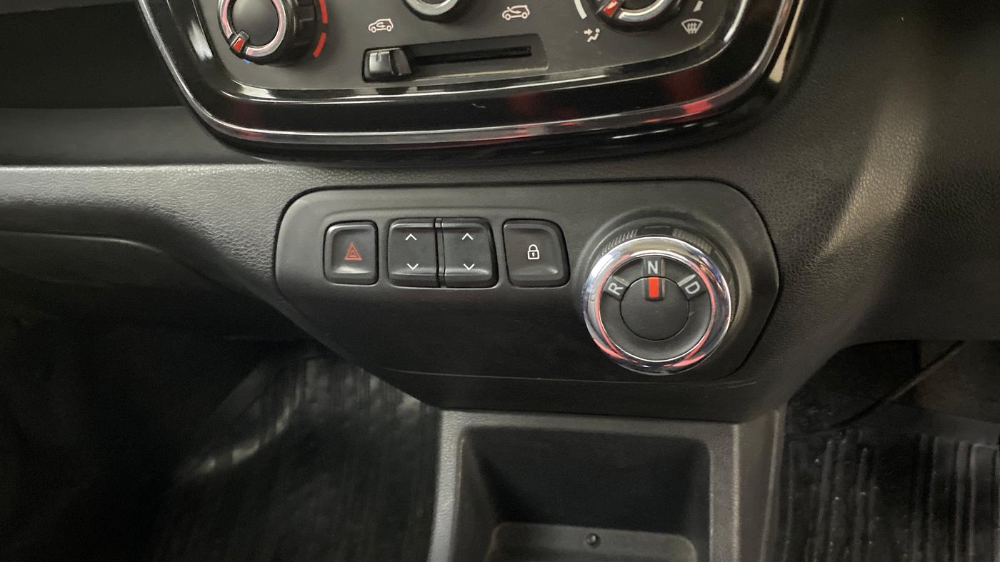 2018 Renault Kwid RXT 1.0 AMT (O), Petrol, Automatic, 9,917 km, Gear Lever