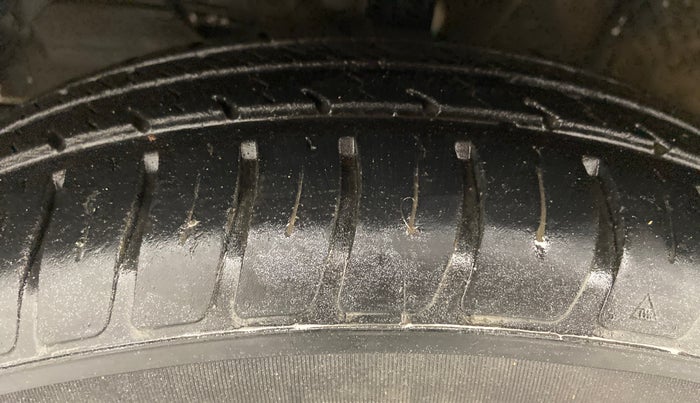 2019 Maruti Swift LXI, Petrol, Manual, 18,904 km, Left Front Tyre Tread