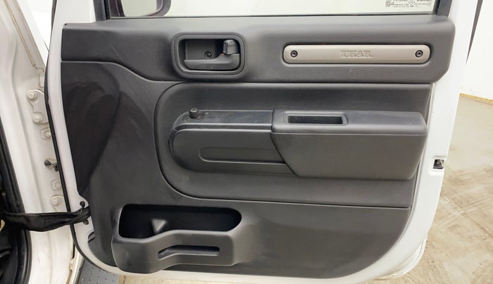 2023 Mahindra Thar LX D HT 2WD MT, Diesel, Manual, 43,367 km, Driver Side Door Panels Control