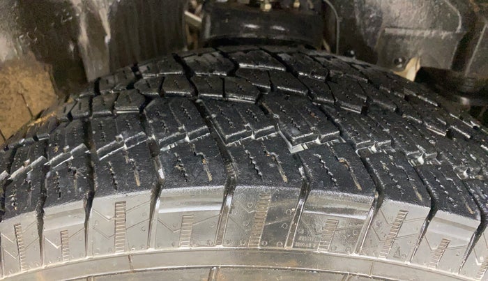 2023 Mahindra Thar LX D HT 2WD MT, Diesel, Manual, 43,367 km, Right Front Tyre Tread