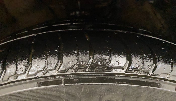 2014 Hyundai Verna FLUIDIC 1.6 VTVT SX, Petrol, Manual, 58,751 km, Right Front Tyre Tread