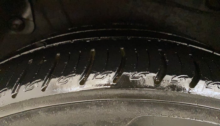 2014 Hyundai Verna FLUIDIC 1.6 VTVT SX, Petrol, Manual, 58,751 km, Right Rear Tyre Tread