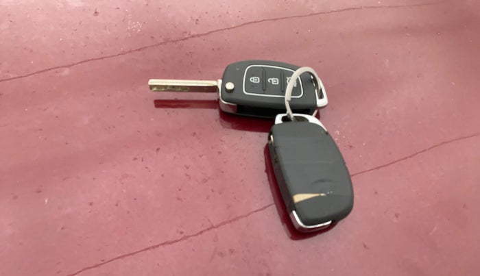 2014 Hyundai Verna FLUIDIC 1.6 VTVT SX, Petrol, Manual, 58,751 km, Key Close Up