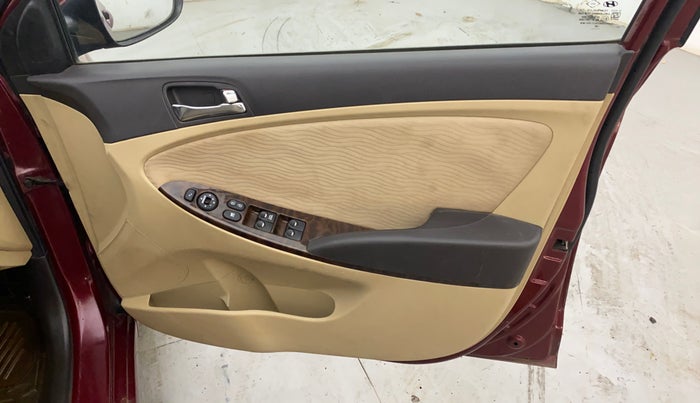 2014 Hyundai Verna FLUIDIC 1.6 VTVT SX, Petrol, Manual, 58,751 km, Driver Side Door Panels Control