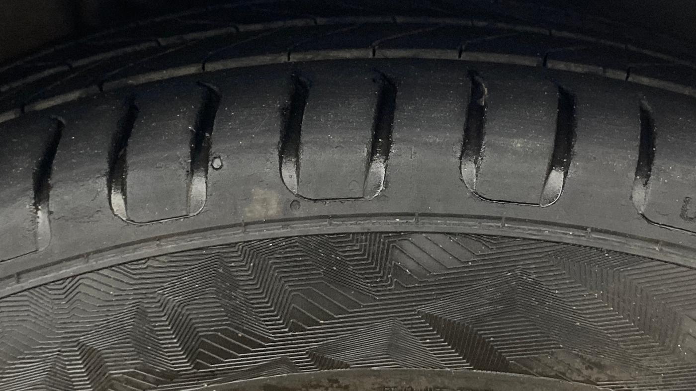 2021 Volkswagen Polo COMFORTLINE 1.0L TSI AT, Petrol, Automatic, 78,806 km, Right Front Tyre Tread