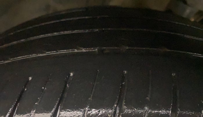 2021 Skoda KUSHAQ STYLE 1.0L TSI MT, Petrol, Manual, 57,767 km, Left Front Tyre Tread