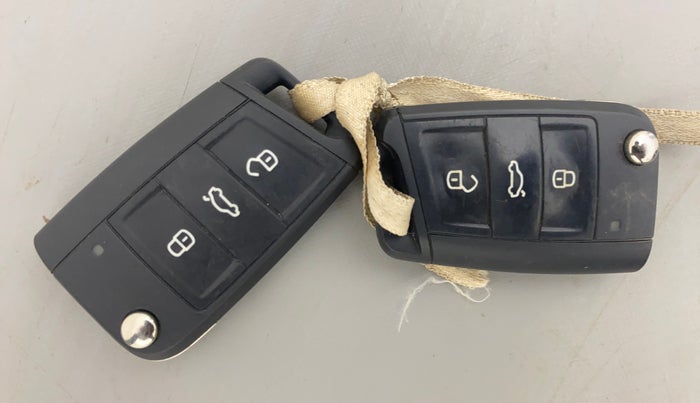 2021 Skoda KUSHAQ STYLE 1.0L TSI MT, Petrol, Manual, 57,767 km, Key Close Up