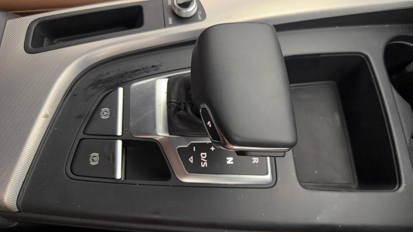 2024 Audi A4 40 TFSI Premium, Petrol, Automatic, 15,636 km, Gear Lever