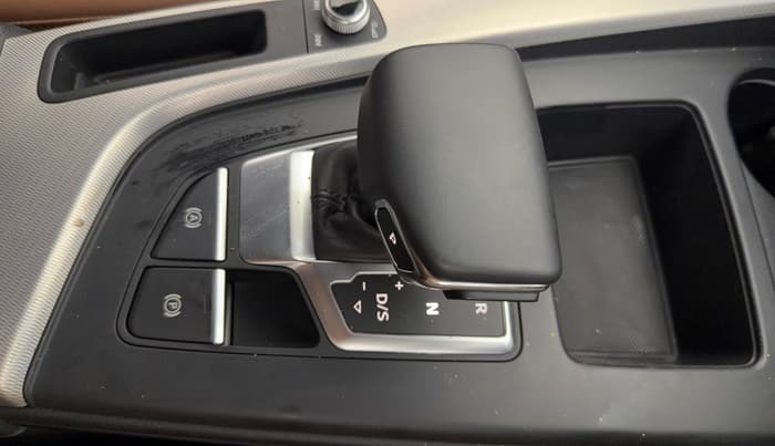 2024 Audi A4 40 TFSI Premium, Petrol, Automatic, 15,636 km, Gear Lever