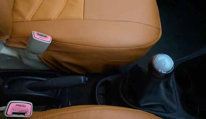 2019 Toyota Etios Liva V DUAL TONE, Petrol, Manual, 84,883 km, Gear Lever