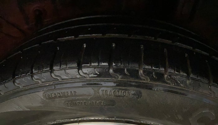 2019 Toyota Etios Liva V DUAL TONE, Petrol, Manual, 84,883 km, Left Rear Tyre Tread