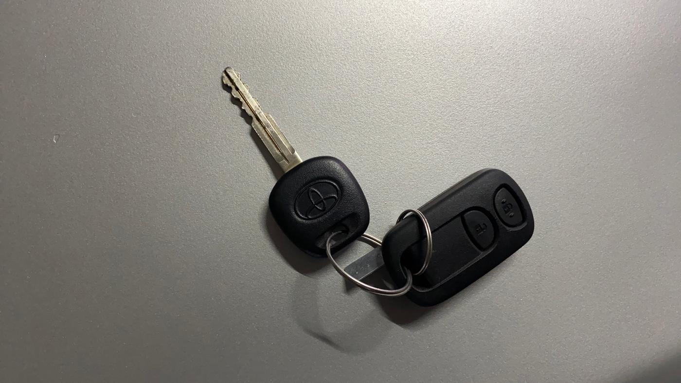 2019 Toyota Etios Liva V DUAL TONE, Petrol, Manual, 86,105 km, Key Close Up