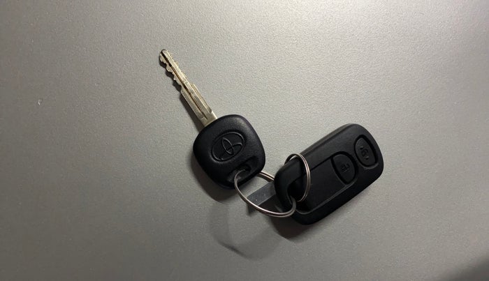 2019 Toyota Etios Liva V DUAL TONE, Petrol, Manual, 84,883 km, Key Close Up