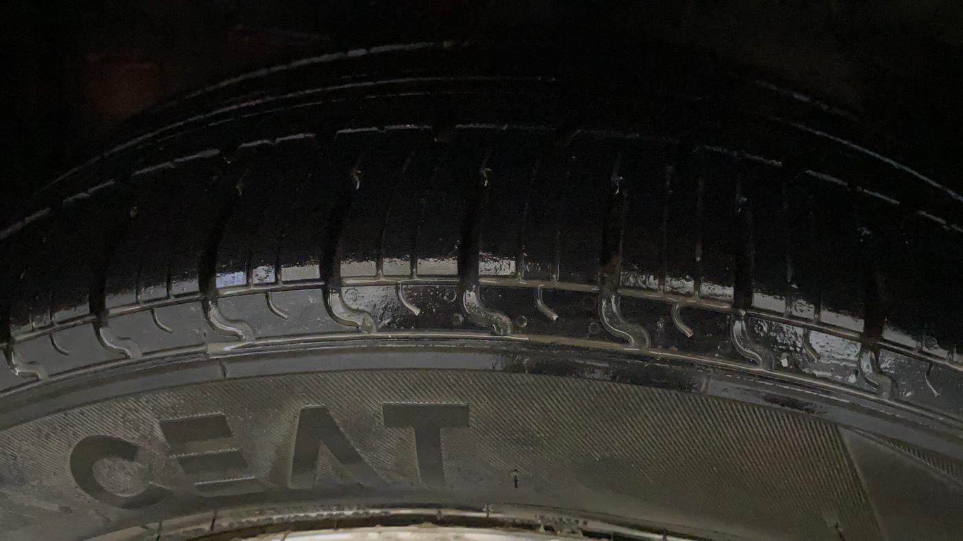 2019 Toyota Etios Liva V DUAL TONE, Petrol, Manual, 86,105 km, Left Front Tyre Tread