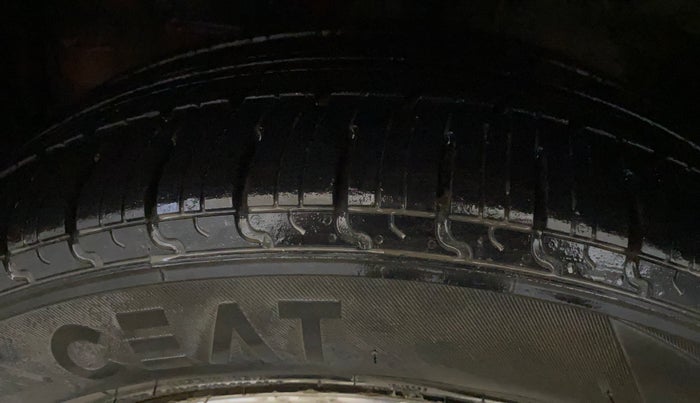 2019 Toyota Etios Liva V DUAL TONE, Petrol, Manual, 84,883 km, Left Front Tyre Tread