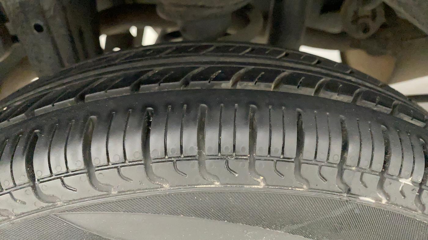 2017 Maruti Alto 800 LXI CNG, CNG, Manual, 65,751 km, Right Rear Tyre Tread