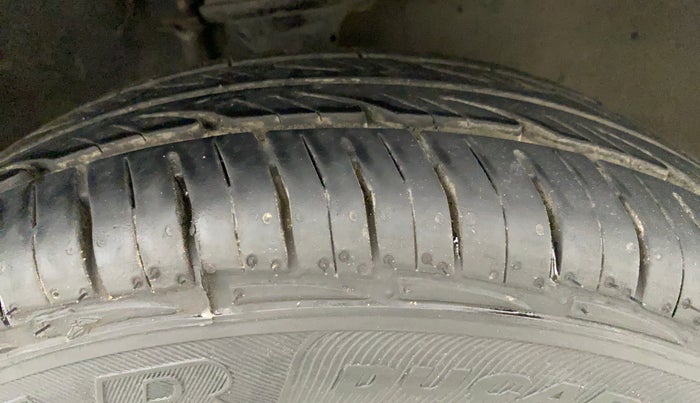2017 Maruti Alto 800 LXI CNG, CNG, Manual, 65,751 km, Right Front Tyre Tread