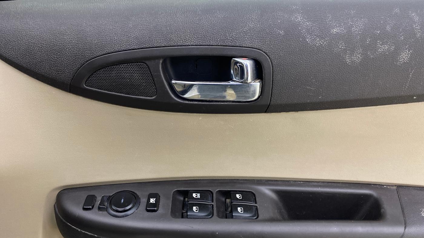 2014 Hyundai i20 ASTA 1.2, Petrol, Manual, 1,16,948 km, Driver Side Door Panels Control
