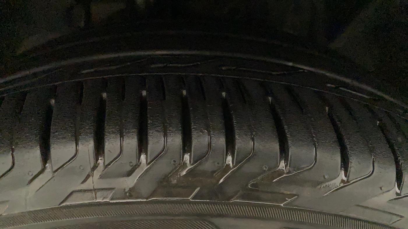 2017 Ford Ecosport TITANIUM + 1.5L DIESEL, Diesel, Manual, 20,738 km, Right Front Tyre Tread
