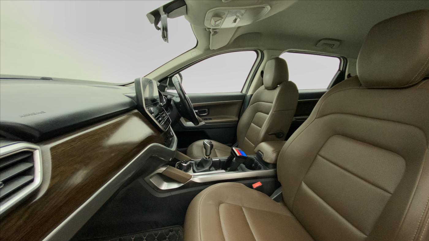 2019 Tata Harrier XZ 2.0L, Diesel, Manual, 74,474 km, Right Side Front Door Cabin