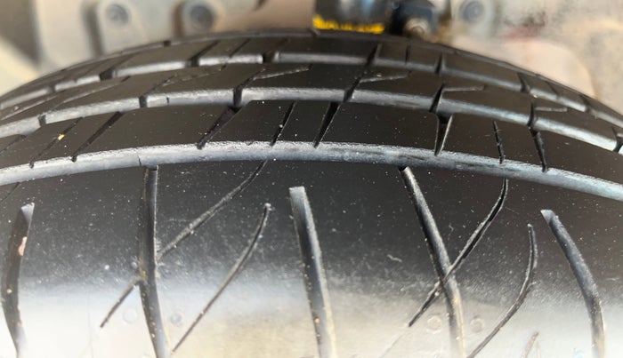 2017 Ford Ecosport TITANIUM 1.5L DIESEL, Diesel, Manual, 1,29,287 km, Left Front Tyre Tread