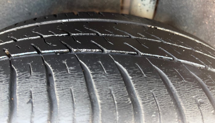 2017 Ford Ecosport TITANIUM 1.5L DIESEL, Diesel, Manual, 1,29,287 km, Left Rear Tyre Tread