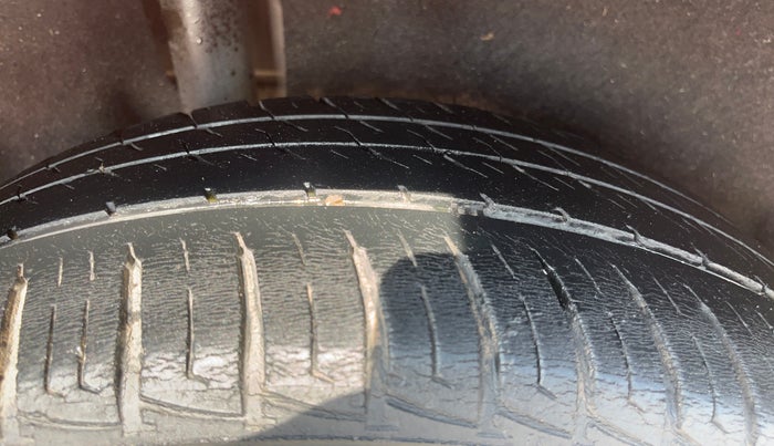 2017 Ford Ecosport TITANIUM 1.5L DIESEL, Diesel, Manual, 1,29,287 km, Right Rear Tyre Tread