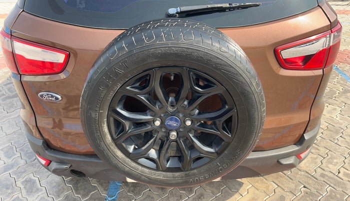 2017 Ford Ecosport TITANIUM 1.5L DIESEL, Diesel, Manual, 1,29,287 km, Spare Tyre